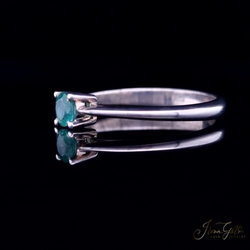 Alternative view of Emerald Ring